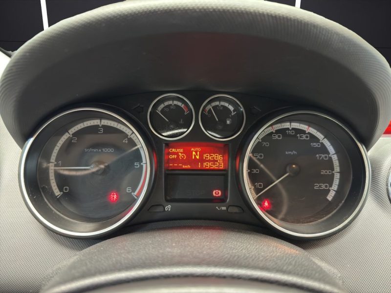 PEUGEOT 308 1.6 HDI 112CH BVA PREMIUM 2011