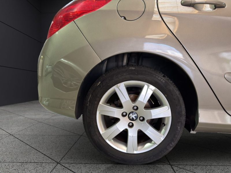 PEUGEOT 308 1.6 HDI 112CH BVA PREMIUM 2011