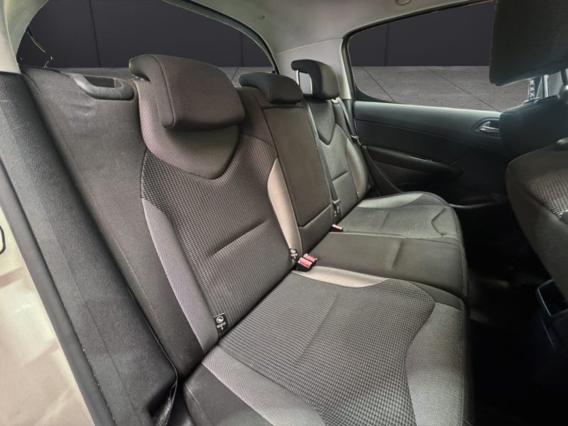 PEUGEOT 308 1.6 HDI 112CH BVA PREMIUM 2011