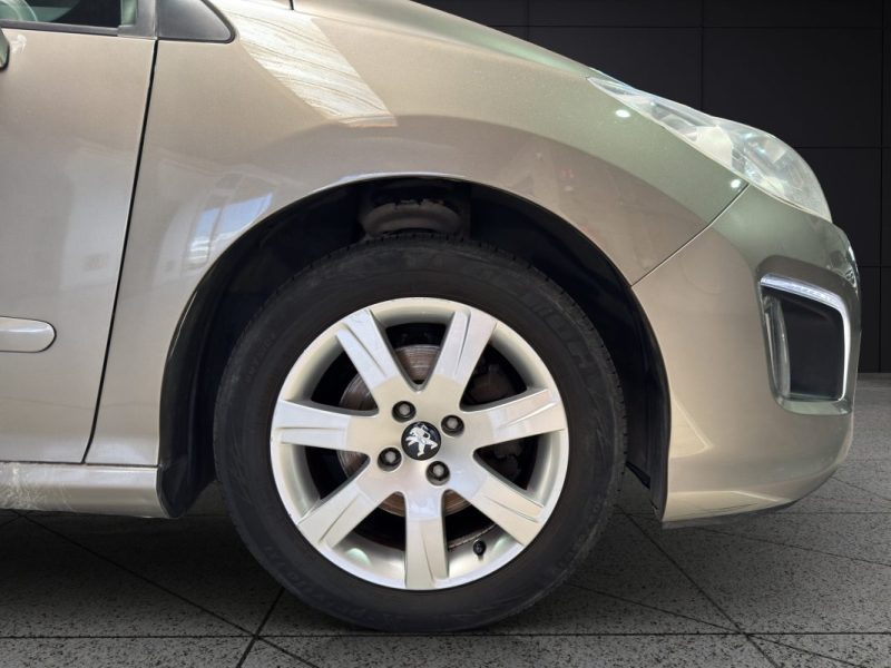 PEUGEOT 308 1.6 HDI 112CH BVA PREMIUM 2011
