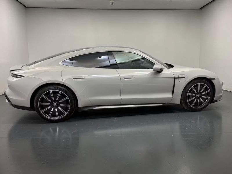 PORSCHE TAYCAN TURBO 680CH PANO