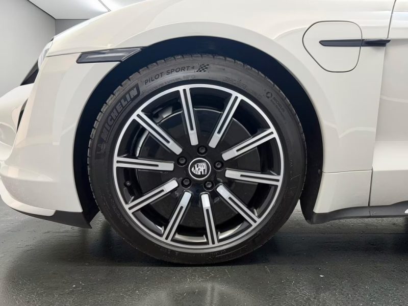 PORSCHE TAYCAN TURBO 680CH PANO