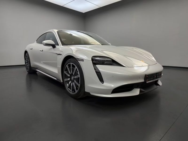 PORSCHE TAYCAN TURBO 680CH PANO