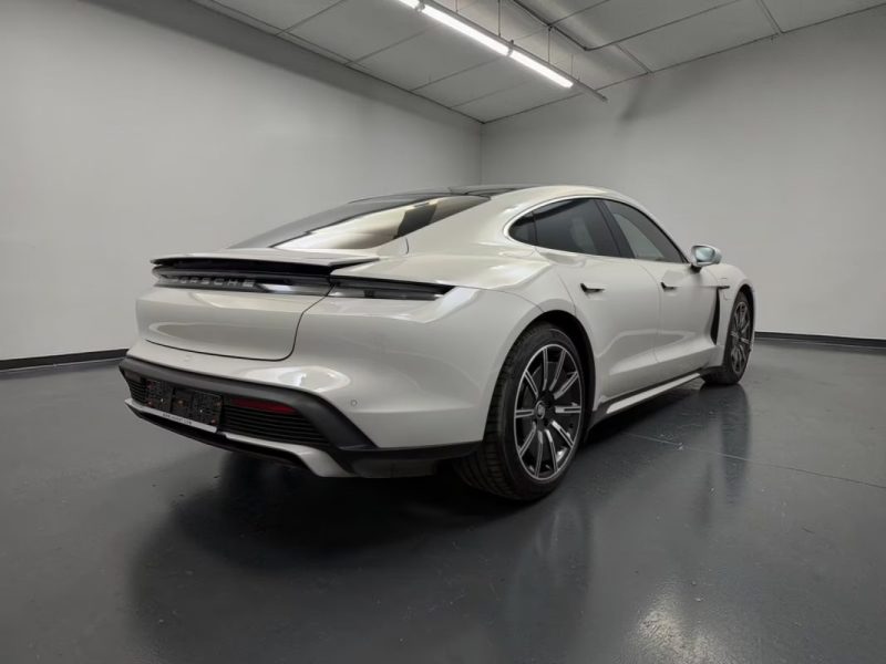 PORSCHE TAYCAN TURBO 680CH PANO