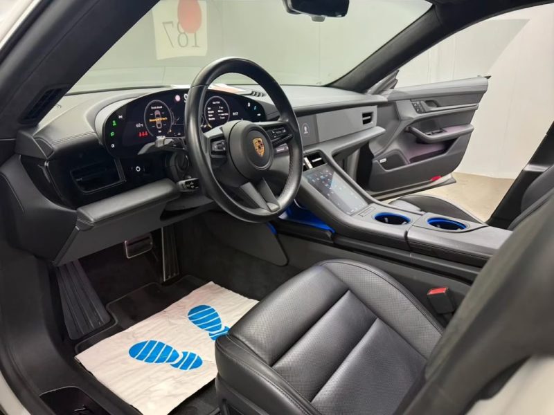 PORSCHE TAYCAN TURBO 680CH PANO