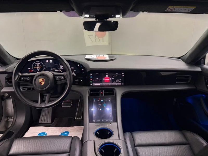 PORSCHE TAYCAN TURBO 680CH PANO