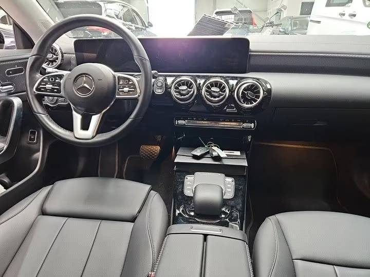 MERCEDES CLA SHOOTING BREAK 220D MBEAM WIDE ACC