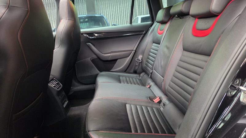 SKODA OCTAVIA SKODA OCTAVIA COMBI 2.0 TSI 220 RS DSG*PANO*CANTON*CUIR*XENON