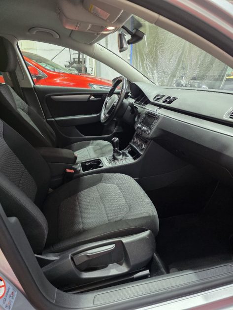 VOLKSWAGEN PASSAT SW 1.6 TDI 105 DESIGN EDITION , Carnet d'Entretien, Climatisation, Garantie