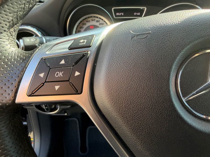 MERCEDES-BENZ Classe GLA 220 Pack AMG 2.1 CDi 16V 7G-DCT 170 cv Boîte auto / Suivi Complet Mercedes