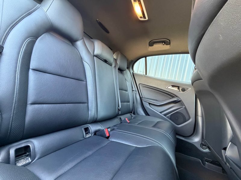 MERCEDES-BENZ Classe GLA 220 Pack AMG 2.1 CDi 16V 7G-DCT 170 cv Boîte auto / Suivi Complet Mercedes