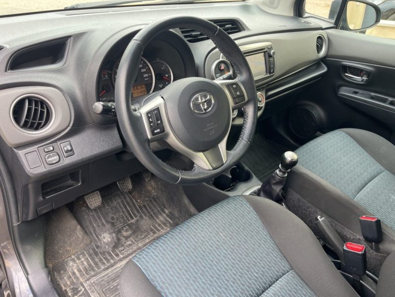 TOYOTA YARIS 1.3L DUAL VVT I LOUNGE 100ch 5 PORTES