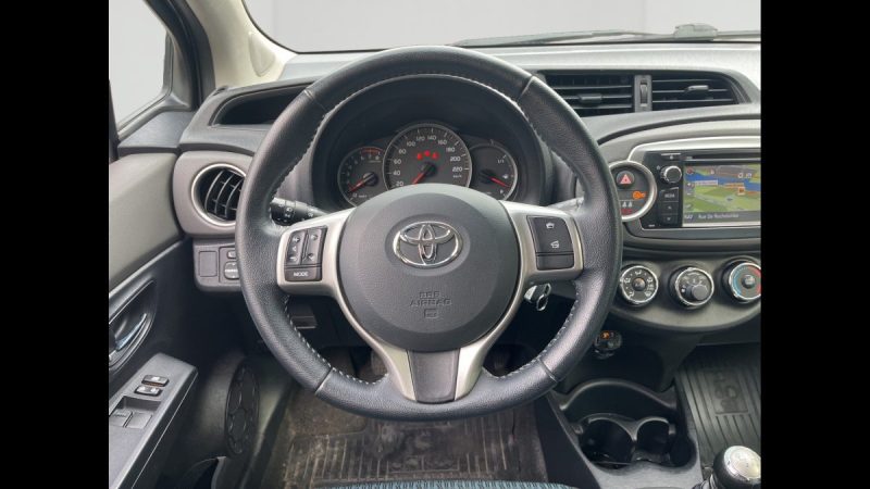 TOYOTA YARIS 1.3L DUAL VVT I LOUNGE 100ch 5 PORTES