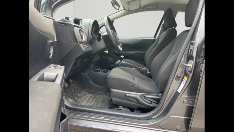 TOYOTA YARIS 1.3L DUAL VVT I LOUNGE 100ch 5 PORTES