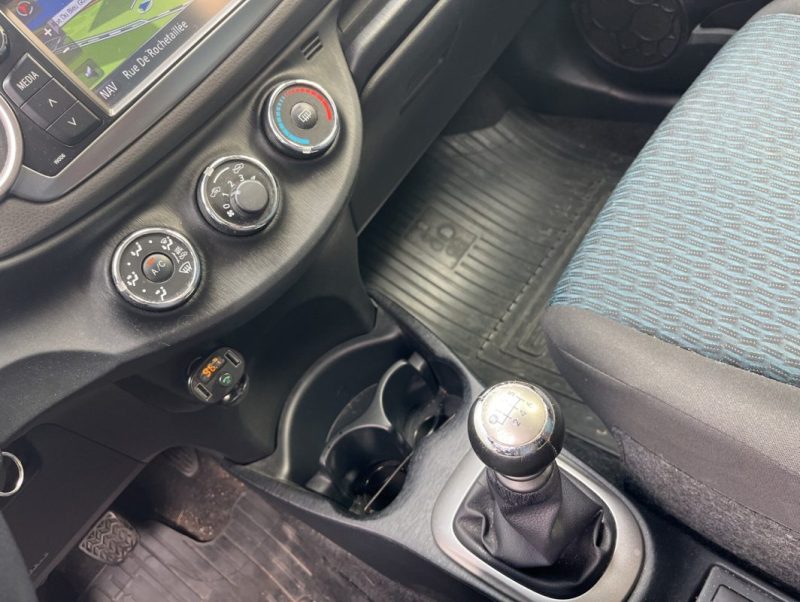 TOYOTA YARIS 1.3L DUAL VVT I LOUNGE 100ch 5 PORTES