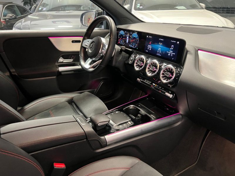 MAGNIFIQUE MERCEDES CLASSE GLA200 PACK AMG LINE 163 CH (ENTRETIEN MERCEDES, SIEGES CHAUFFANTS)