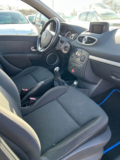 RENAULT CLIO 1.2 ESSENCE 75CH 2010