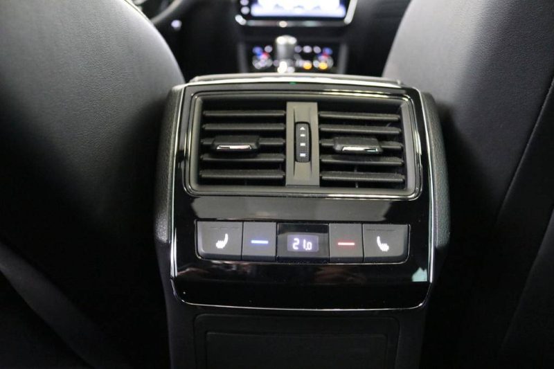 SKODA SUPERB COMBI SPORTLINE DCC PANO KAMERA MEMORY SPORTLINE 2022