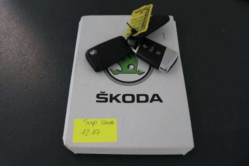 SKODA SUPERB COMBI SPORTLINE DCC PANO KAMERA MEMORY SPORTLINE 2022