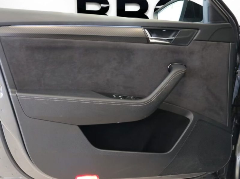 SKODA SUPERB COMBI SPORTLINE DCC PANO KAMERA MEMORY SPORTLINE 2022