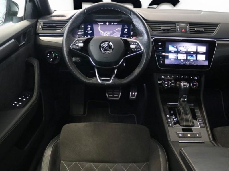 SKODA SUPERB COMBI SPORTLINE DCC PANO KAMERA MEMORY SPORTLINE 2022