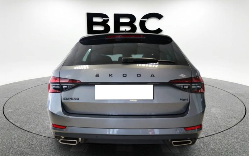 SKODA SUPERB COMBI SPORTLINE DCC PANO KAMERA MEMORY SPORTLINE 2022