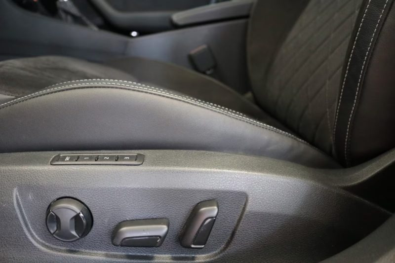 SKODA SUPERB COMBI SPORTLINE DCC PANO KAMERA MEMORY SPORTLINE 2022
