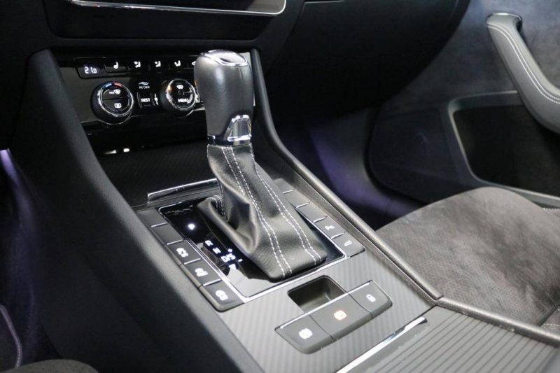 SKODA SUPERB COMBI SPORTLINE DCC PANO KAMERA MEMORY SPORTLINE 2022