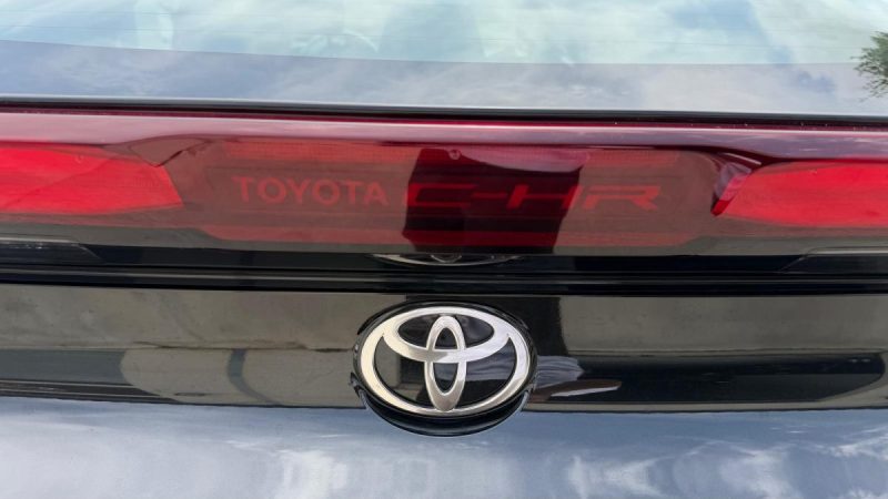 TOYOTA C-HR 1.8 140H DYNAMIC 2025