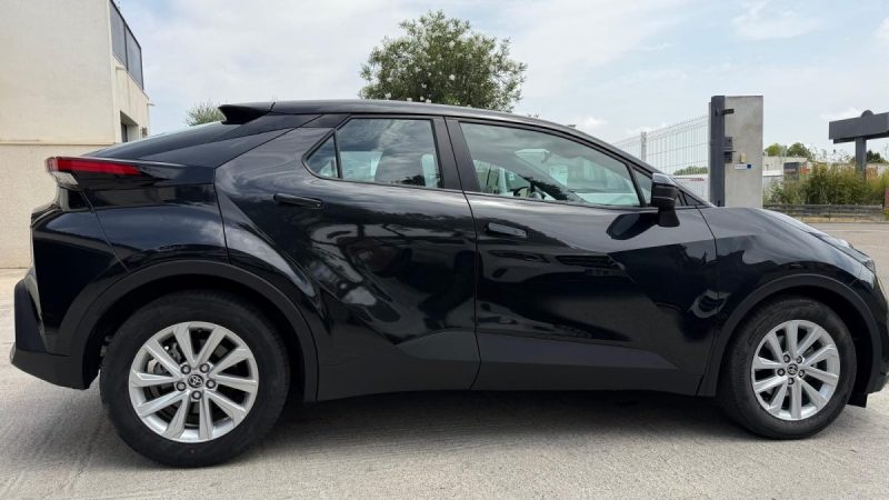 TOYOTA C-HR 1.8 140H DYNAMIC 2025