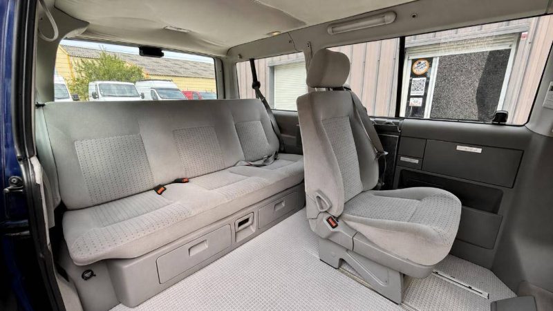 VOLKSWAGEN  MULTIVAN   
