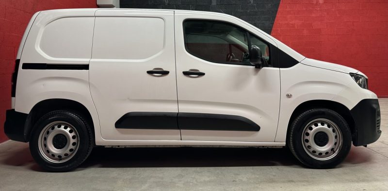 PEUGEOT PARTNER STANDARD 1.5 BLUE HDI 100CV ASPHALT 3 places 1000KG - 1ère Main - TVA récupérable -