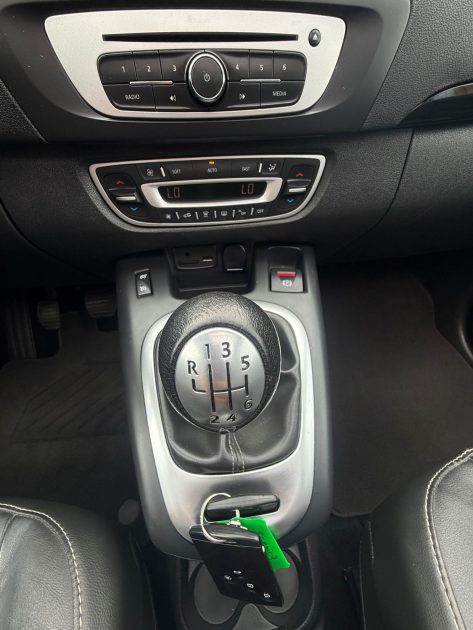 RENAULT SCENIC 3 PHASE 3 1.2 TCE 130 LOUNGE 2015