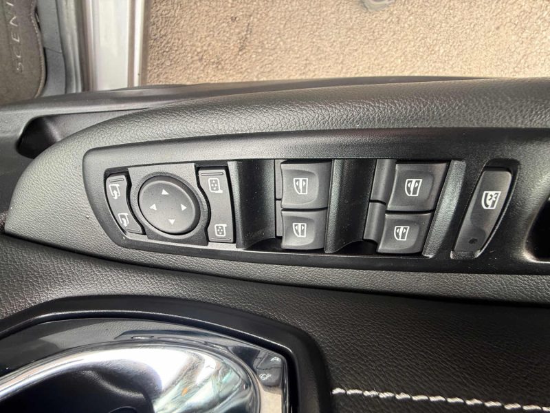 RENAULT SCENIC 3 PHASE 3 1.2 TCE 130 LOUNGE 2015