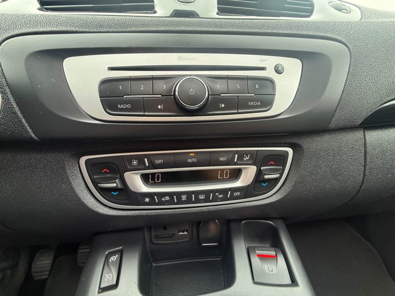 RENAULT SCENIC 3 PHASE 3 1.2 TCE 130 LOUNGE 2015