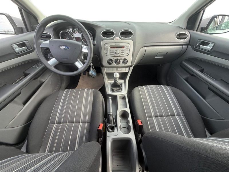 FORD FOCUS Turnier 1.6i 100ch 1.Main