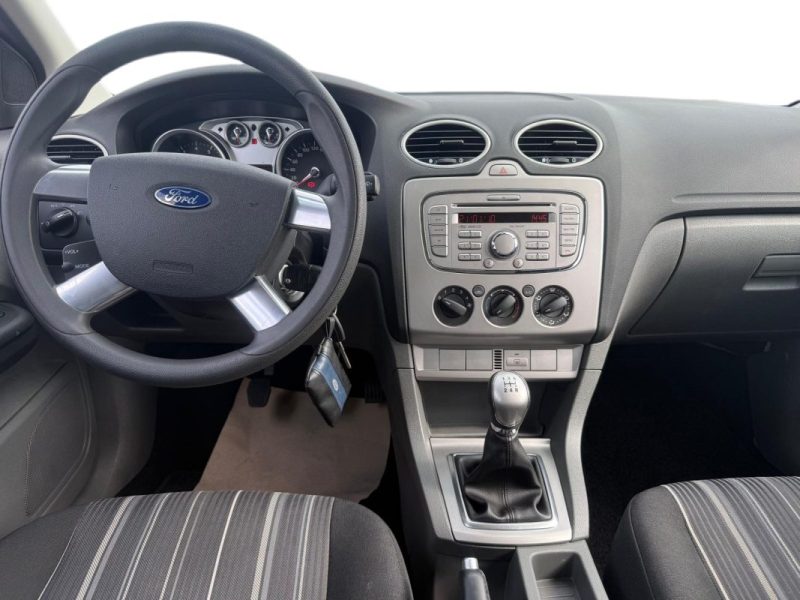 FORD FOCUS Turnier 1.6i 100ch 1.Main