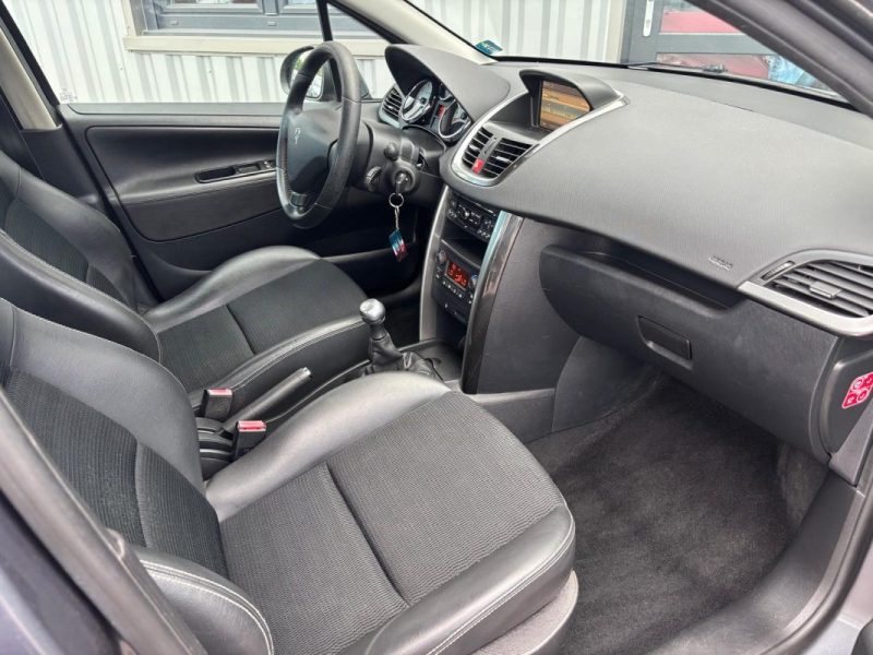 PEUGEOT 207 SPORT 1.6L 120CV TOIT PANORAMIQUE