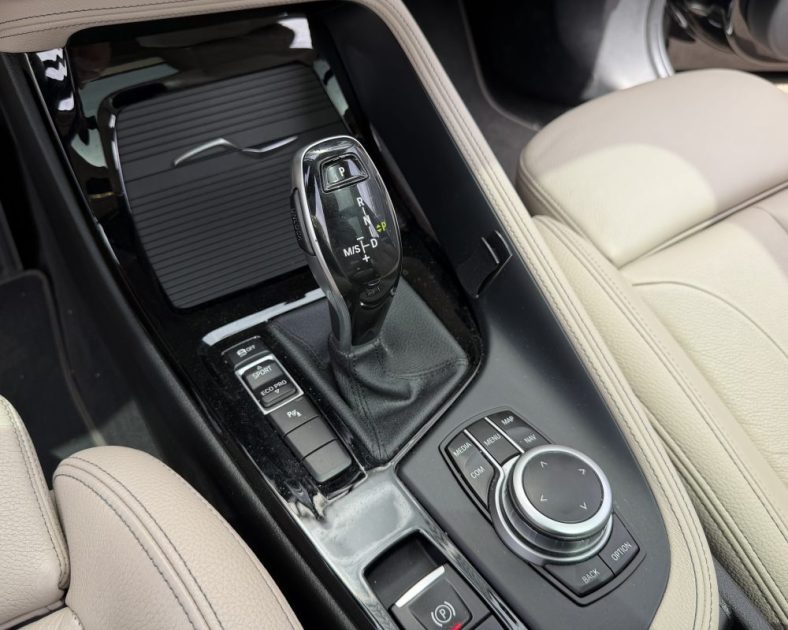 B.M.W. X1 18I SDRIVE 140ch - TOIT OUVRANT - Entretient chez BMW - Harman Kardon - GARANTIE 6 Mois