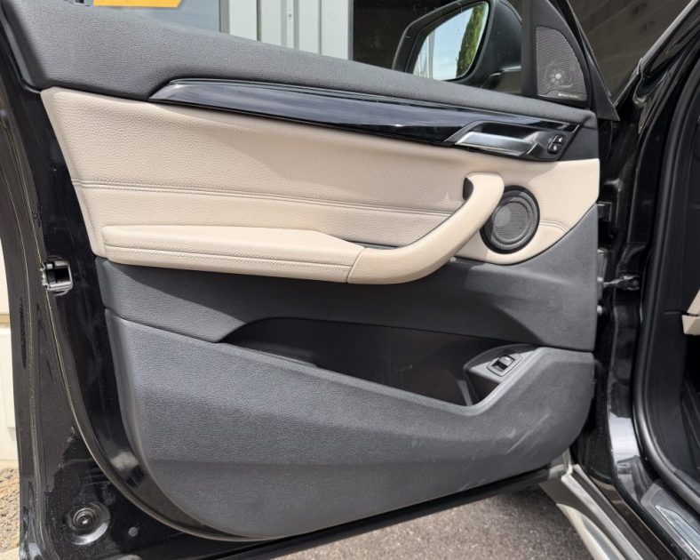 B.M.W. X1 18I SDRIVE 140ch - TOIT OUVRANT - Entretient chez BMW - Harman Kardon - GARANTIE 6 Mois