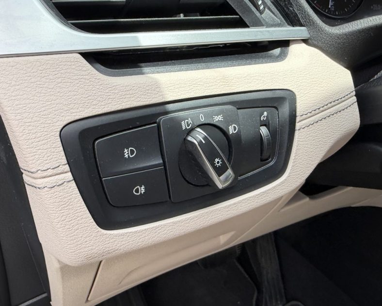 B.M.W. X1 18I SDRIVE 140ch - TOIT OUVRANT - Entretient chez BMW - Harman Kardon - GARANTIE 6 Mois