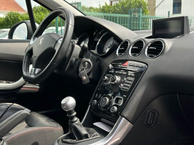 PEUGEOT 308 - 3 1.6 THP 200 GTI 2011