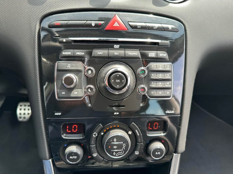 PEUGEOT 308 - 3 1.6 THP 200 GTI 2011