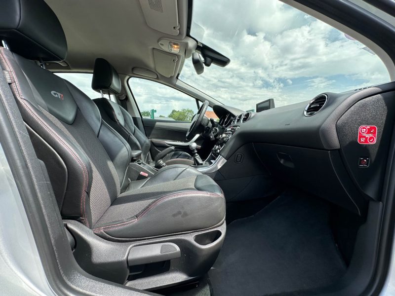 PEUGEOT 308 - 3 1.6 THP 200 GTI 2011