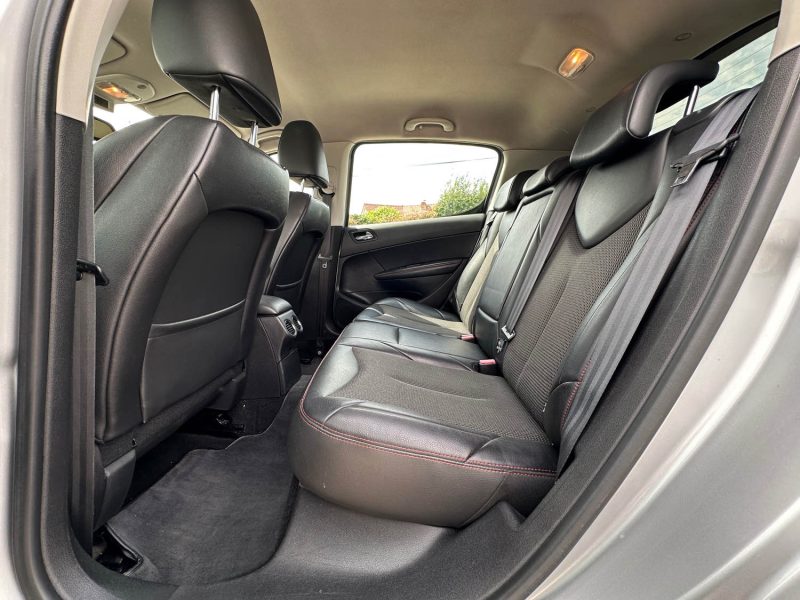 PEUGEOT 308 - 3 1.6 THP 200 GTI 2011
