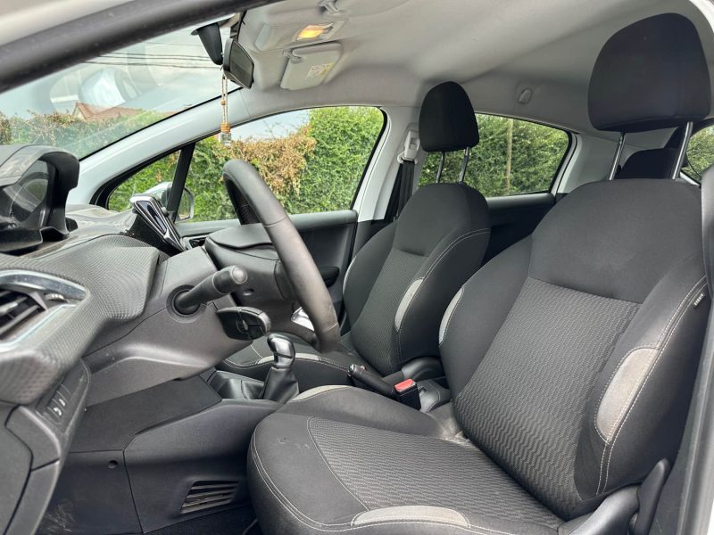 PEUGEOT  208 STYLE 1.2 82CV PHASE 2 Garantie 12 mois