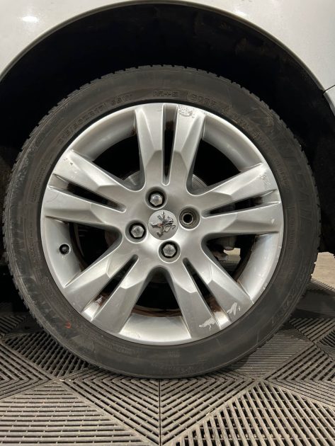 PEUGEOT 5008 2.0 HDI 150CH 