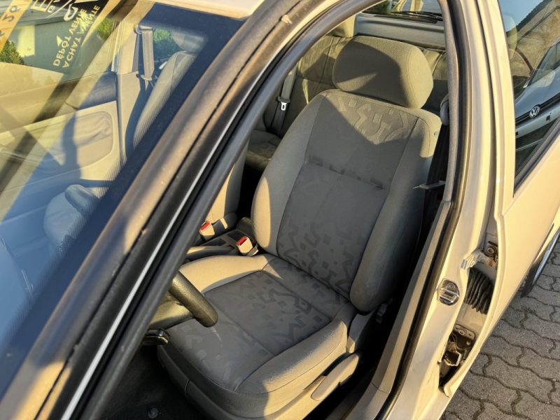 VOLKSWAGEN GOLF IV 1.6 ESSENCE BVA GARANTIE