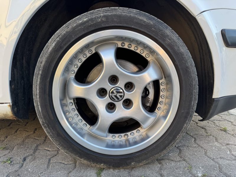 VOLKSWAGEN GOLF IV 1.6 ESSENCE BVA GARANTIE