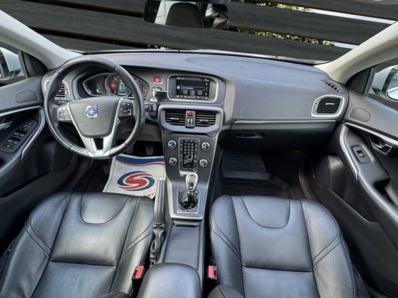 VOLVO V40 1.6 D 115Ch PACK XENIUM POWERSHIFT FULL OPTIONS GPS/CLIM/CUIR 119000Km 